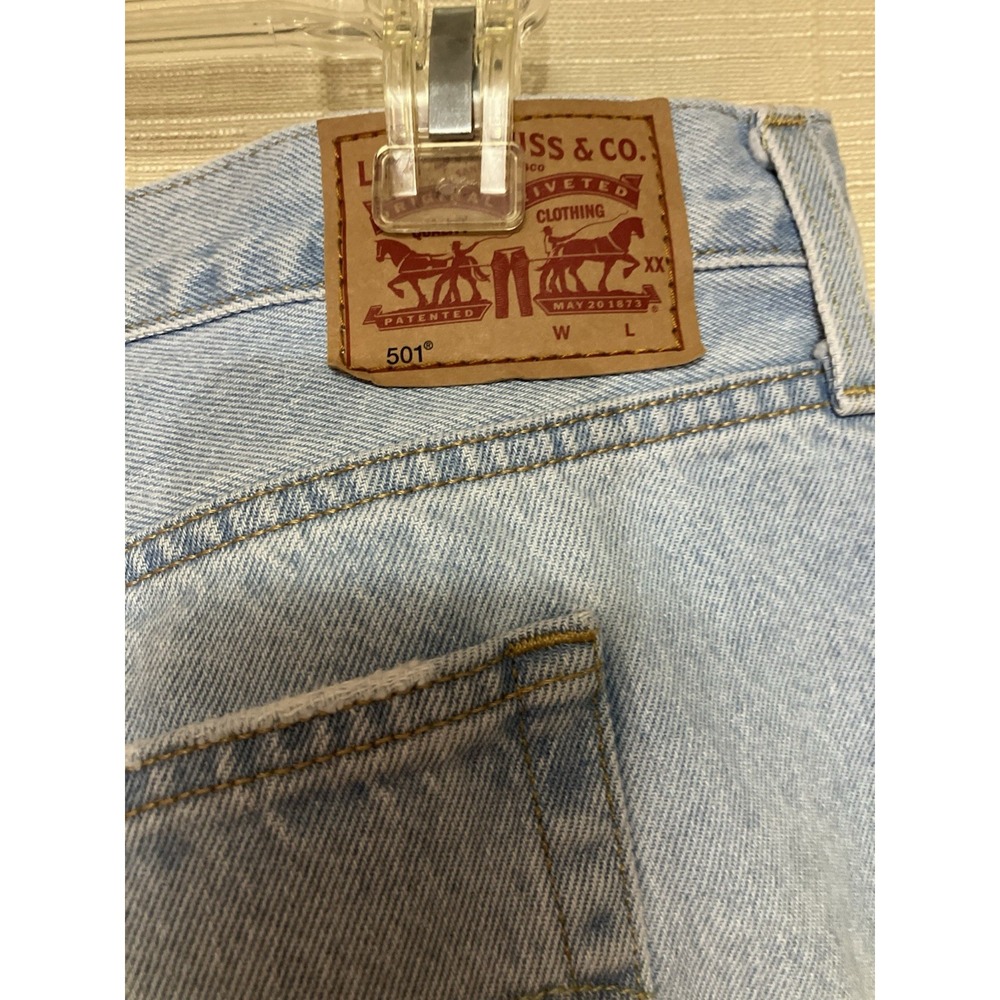 Levi's 501 Button Fly NWOT Women's Jeans Size 18W Medium Light Wash - Picture 8 of 8